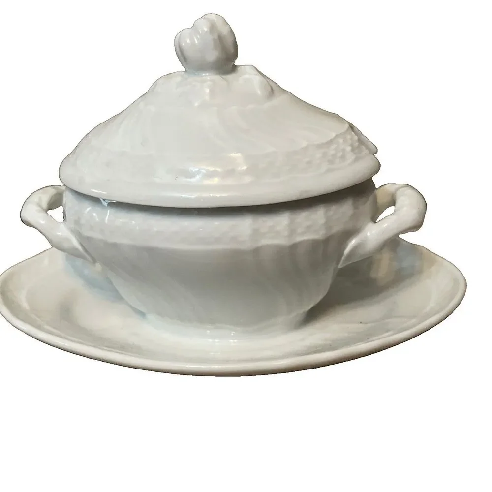 Richard Ginori White Embossed Covered Lidded Sauce Dish Italy Serving Tureen